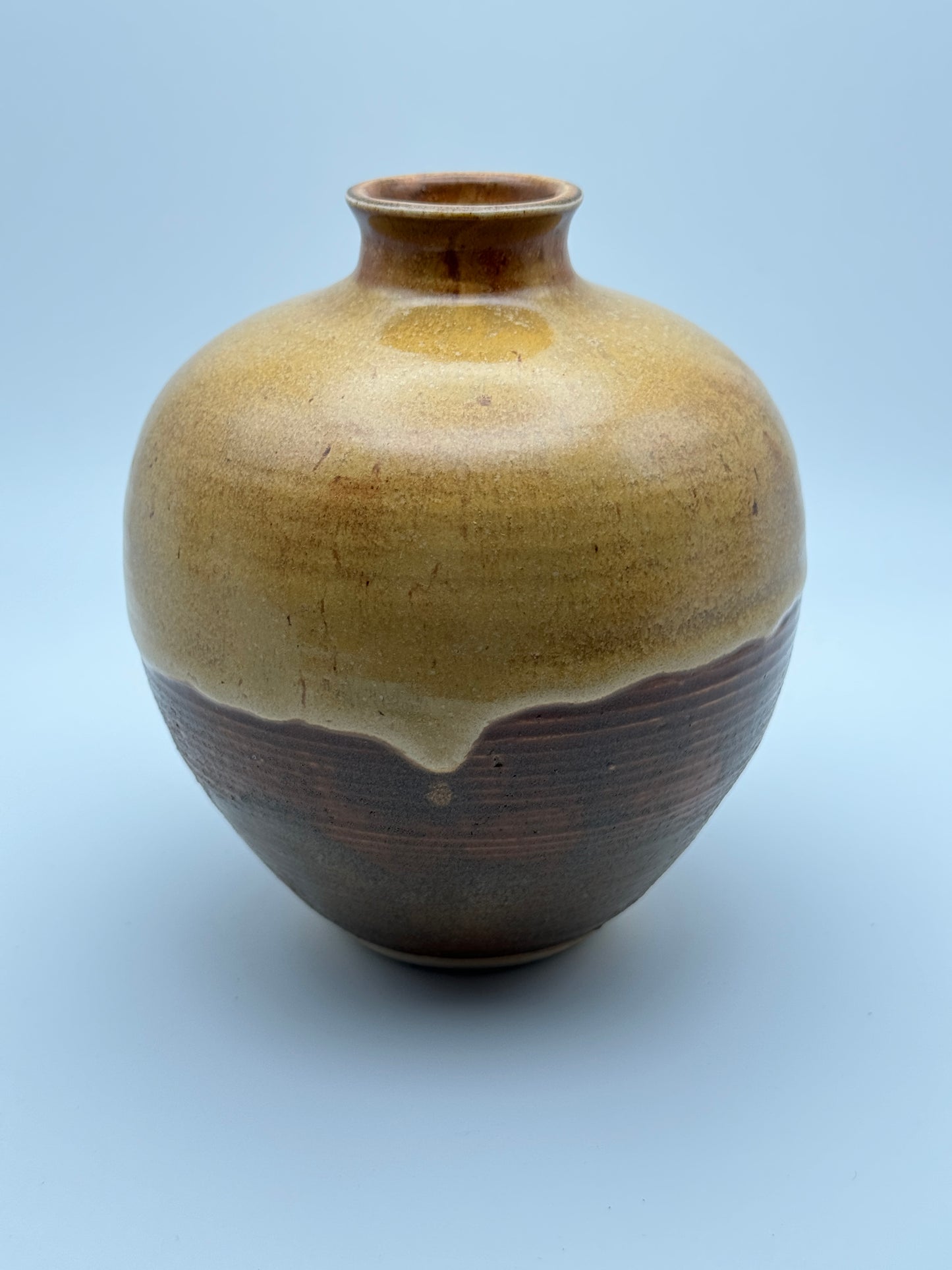 Dripping honey round vase